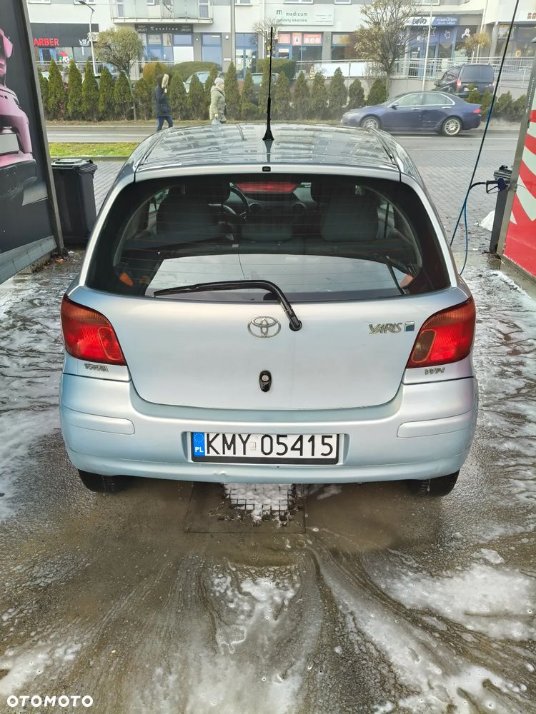 Toyota Yaris 1.0 Base - 4