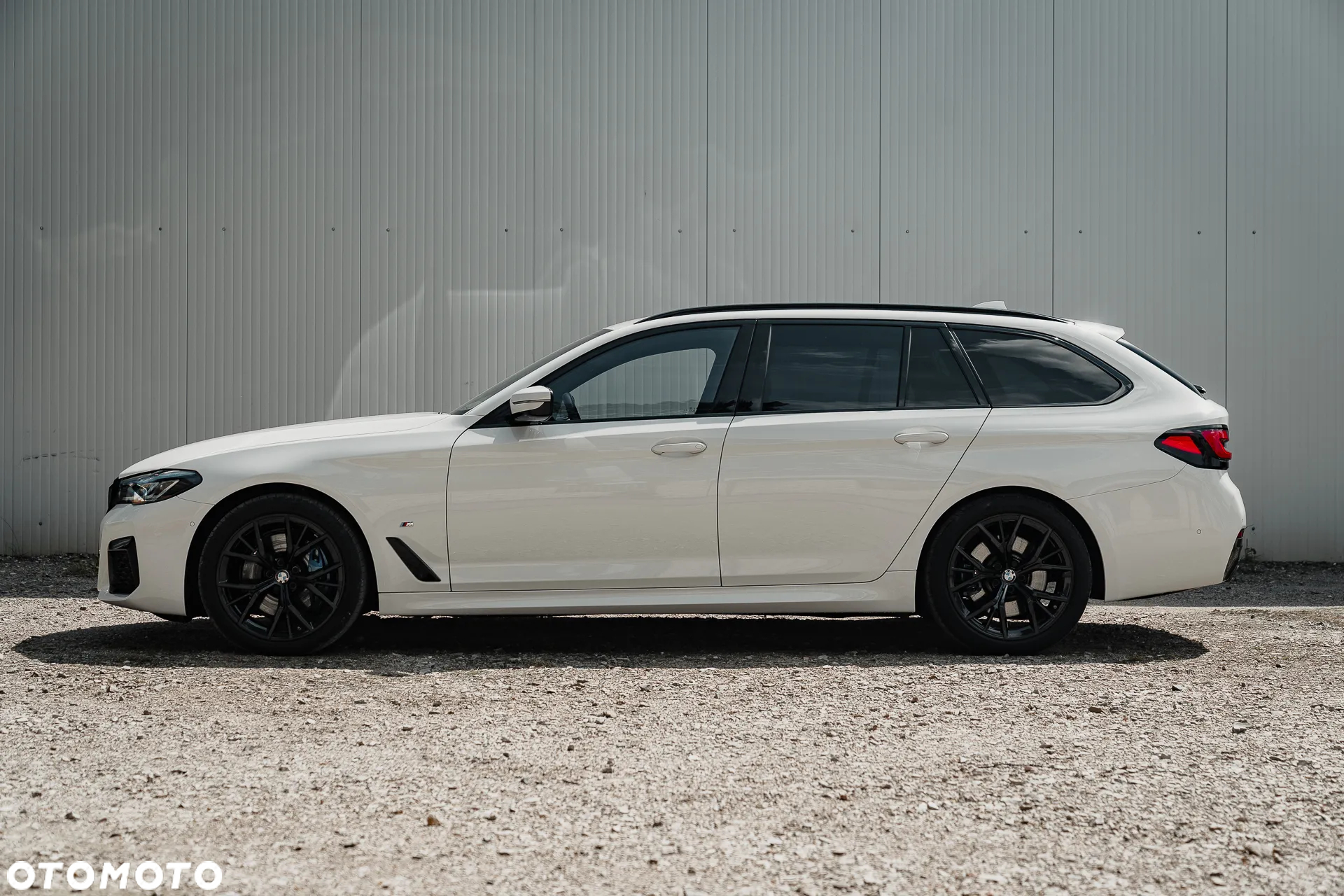 BMW Seria 5 520d xDrive Touring M Sport Edition - 10