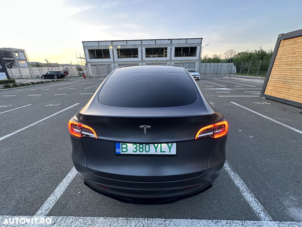 Tesla Model Y - 9