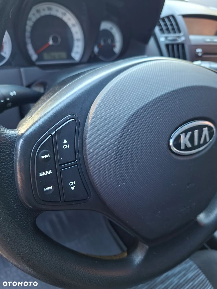 Kia Ceed - 8