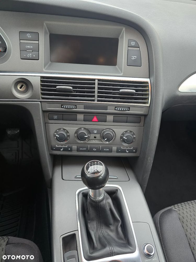 Audi A6 Avant 2.4 - 18