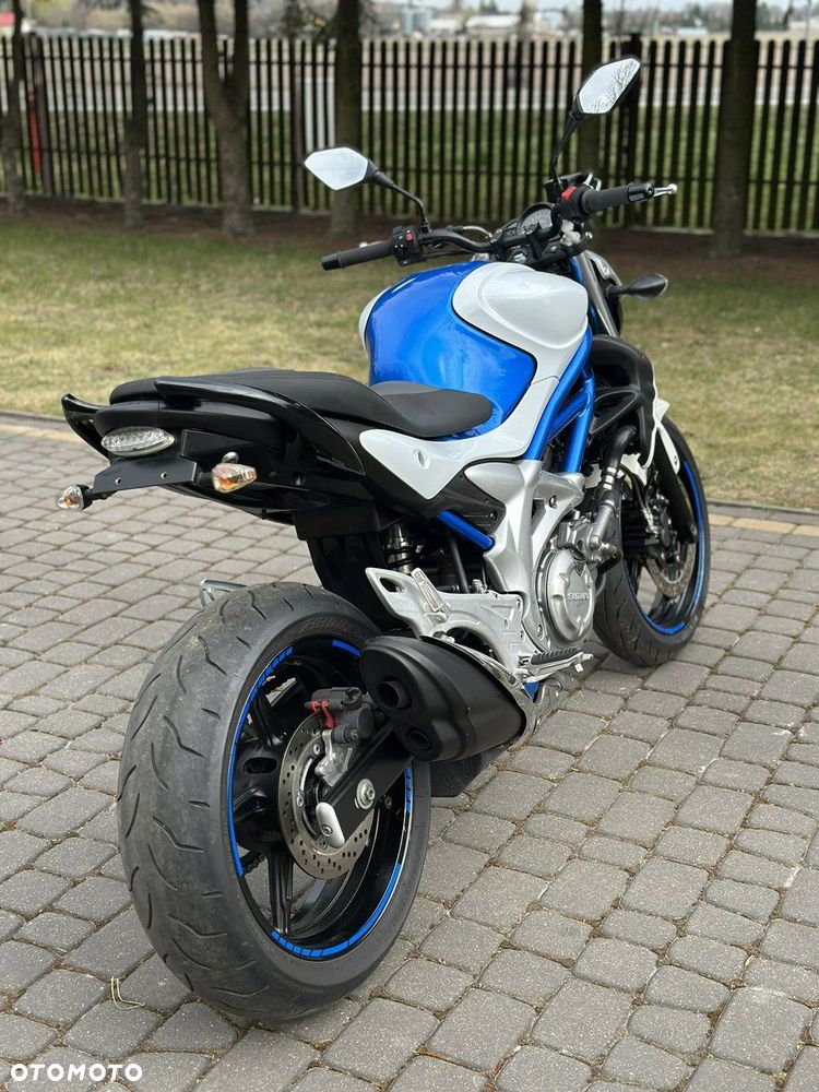 Suzuki Gladius - 3