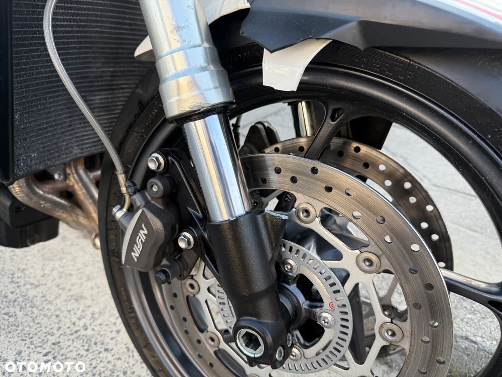 Triumph Street Triple - 25