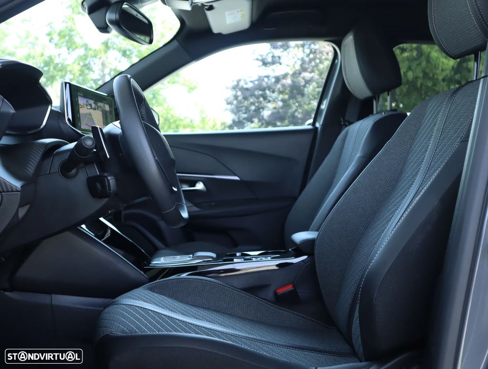 Peugeot 2008 1.2 Hybrid Allure e-DCS6 - 24