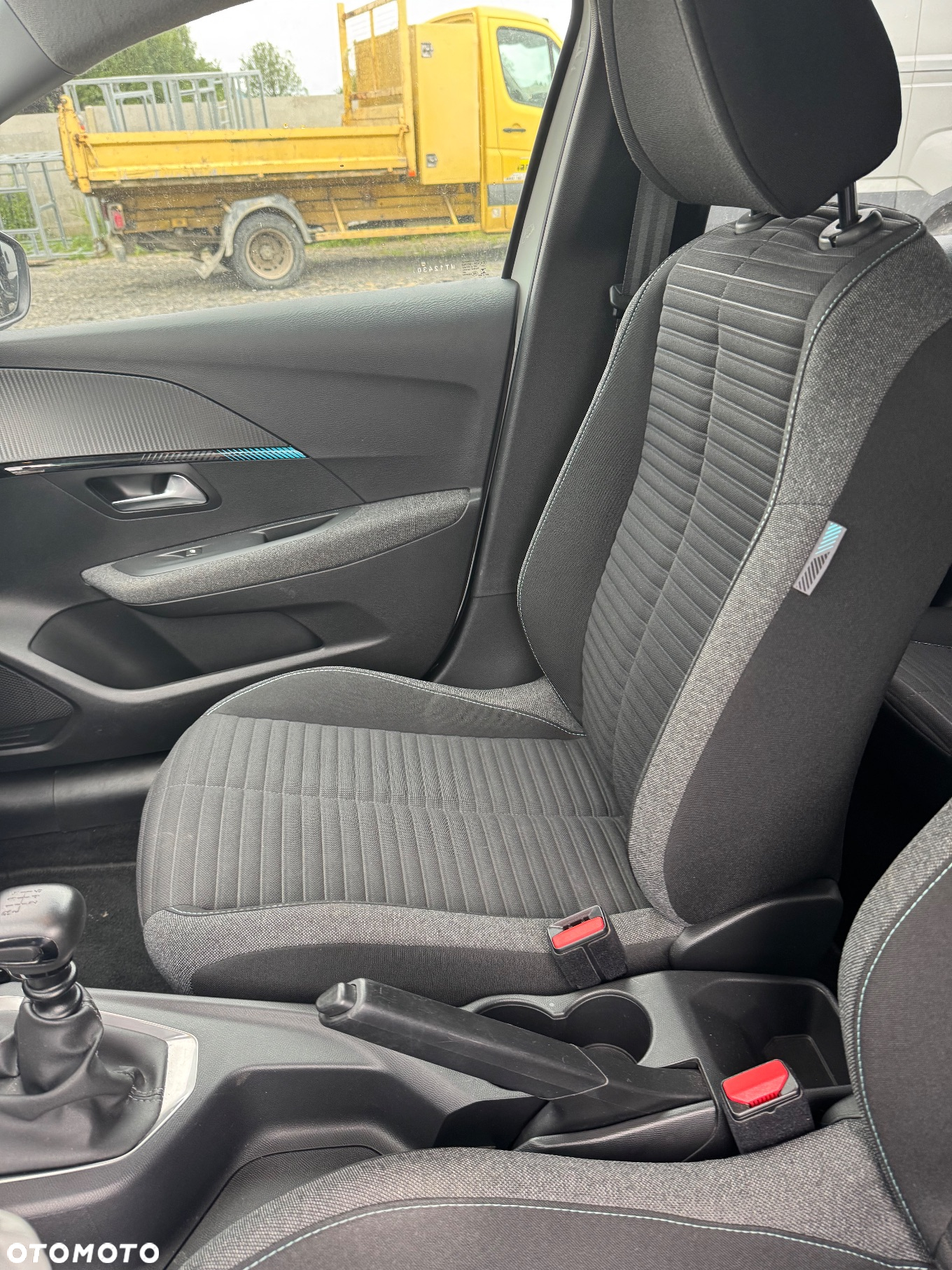 Peugeot 208 - 23