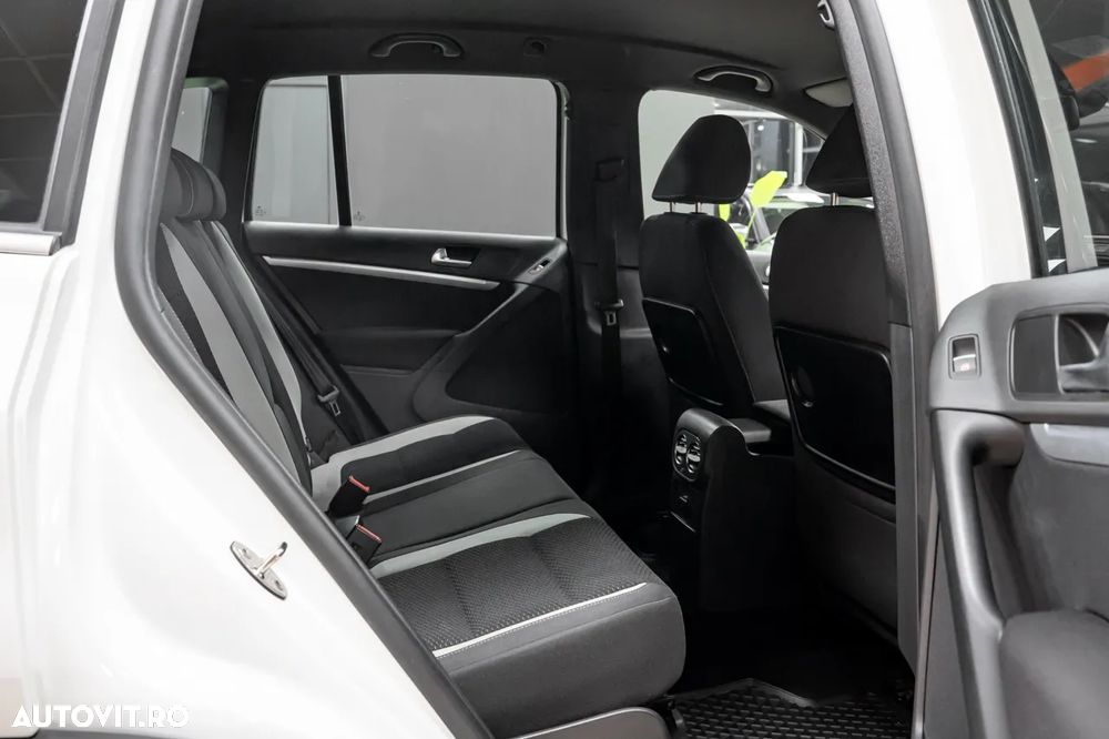 Volkswagen Tiguan 2.0 TDI DPF 4Motion BlueMotion Technology DSG Sport & Style - 24