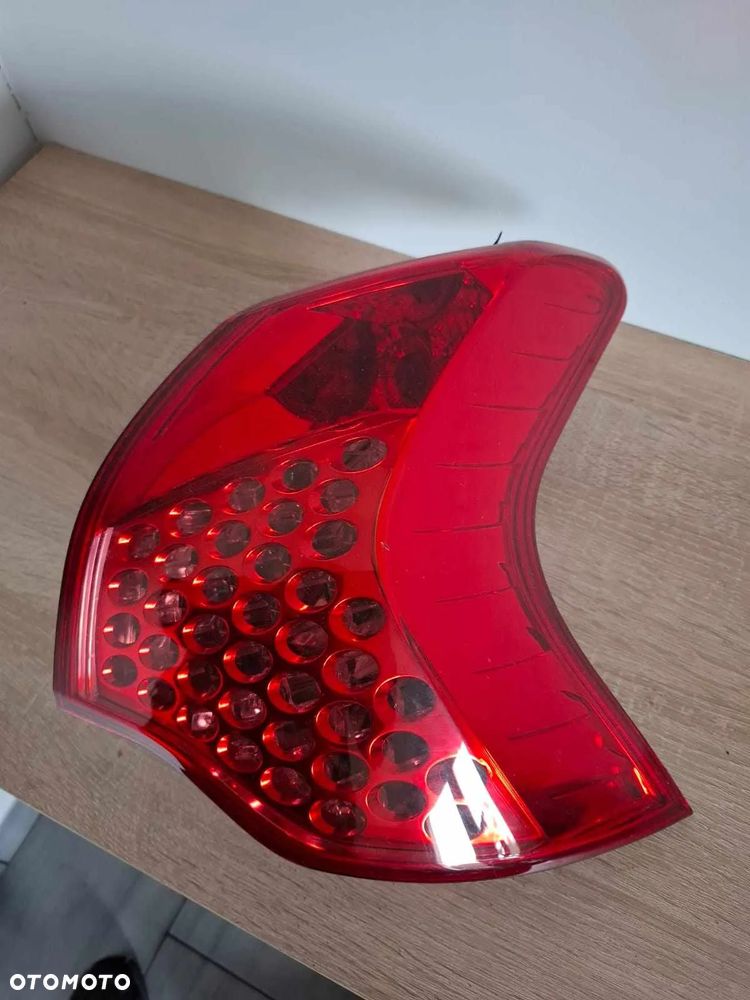 LAMPA PRAWA TYLNA TYŁ PEUGEOT 3008 I 09-13 - 2
