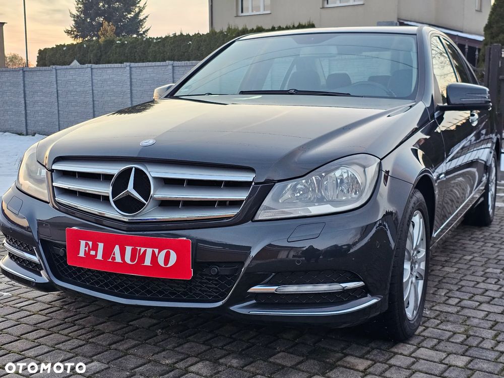 Mercedes-Benz Klasa C 180 CGI BlueEFFICIENCY Avantgarde - 40