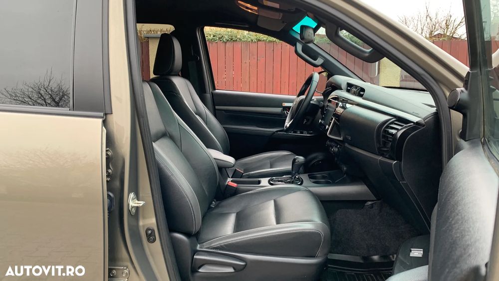 Toyota Hilux 2.8D 204CP 4x4 Double Cab AT Invincible Color Edition - 11