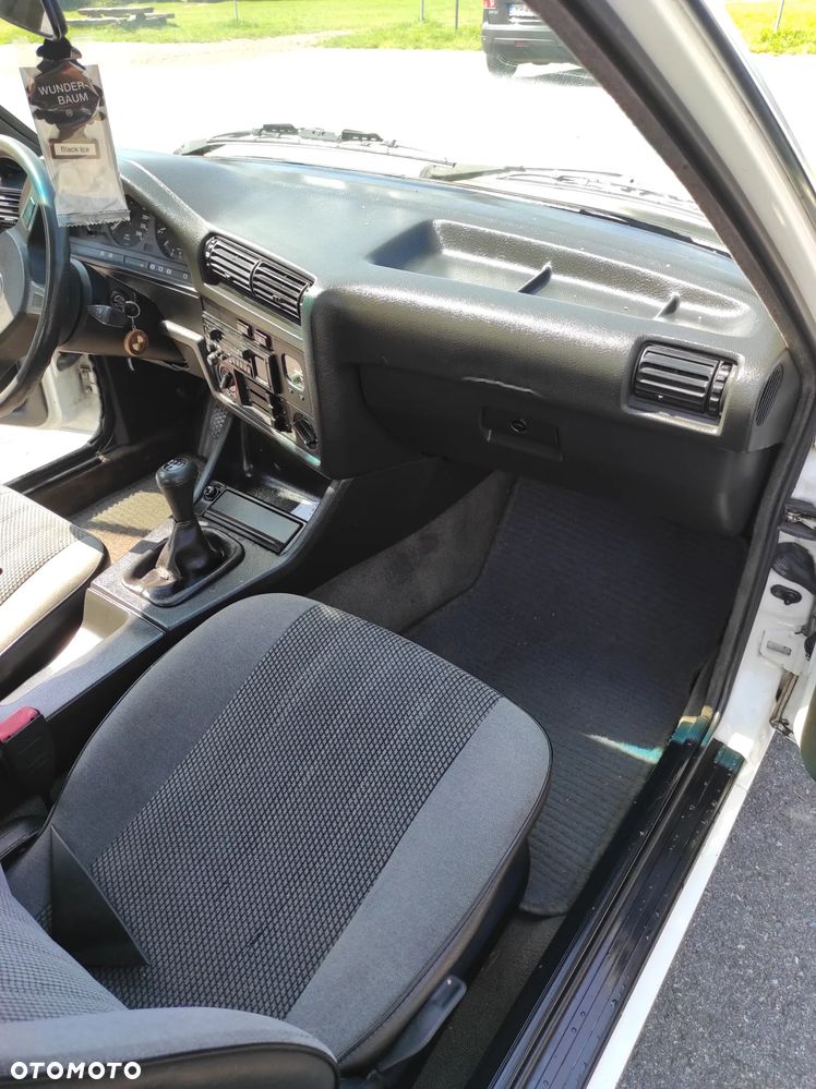 BMW Seria 3 318i - 19