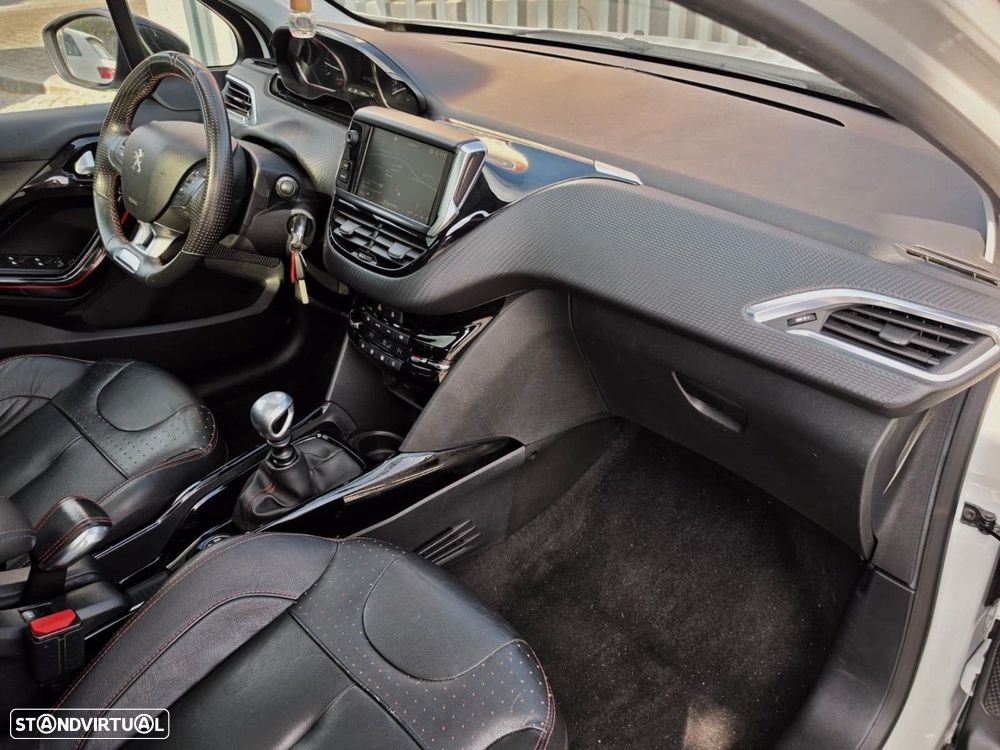 Peugeot 2008 1.6 BlueHDi GT Line - 58