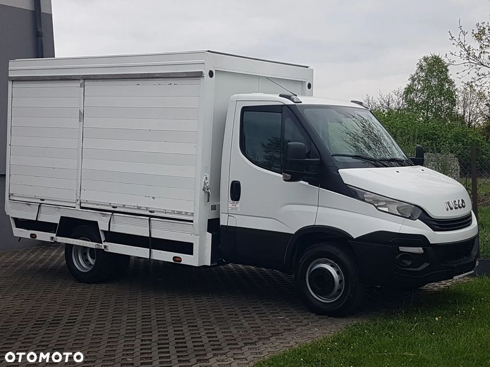 Iveco 70C18 KONTENER ROLETY BOK DO TRANSPORTU WODY 3,23x2,21x1,86 KLIMA DMC 7000KG RAMA PODWOZIE - 1