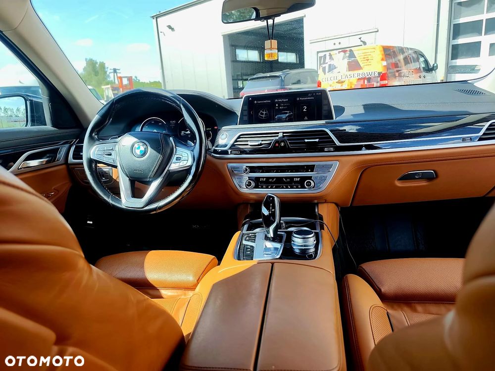BMW Seria 7 740d xDrive - 14