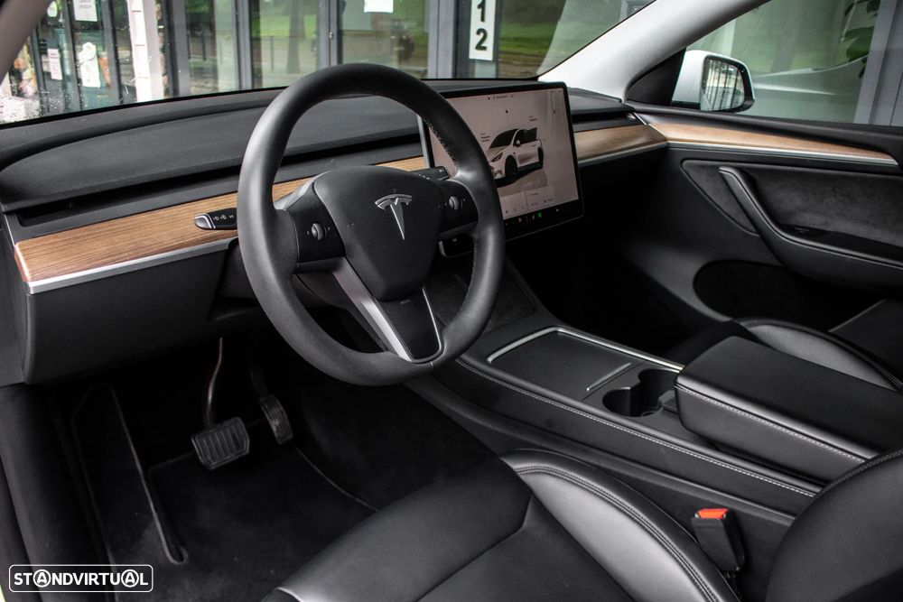 Tesla Model Y Long Range Dual Motor AWD - 16