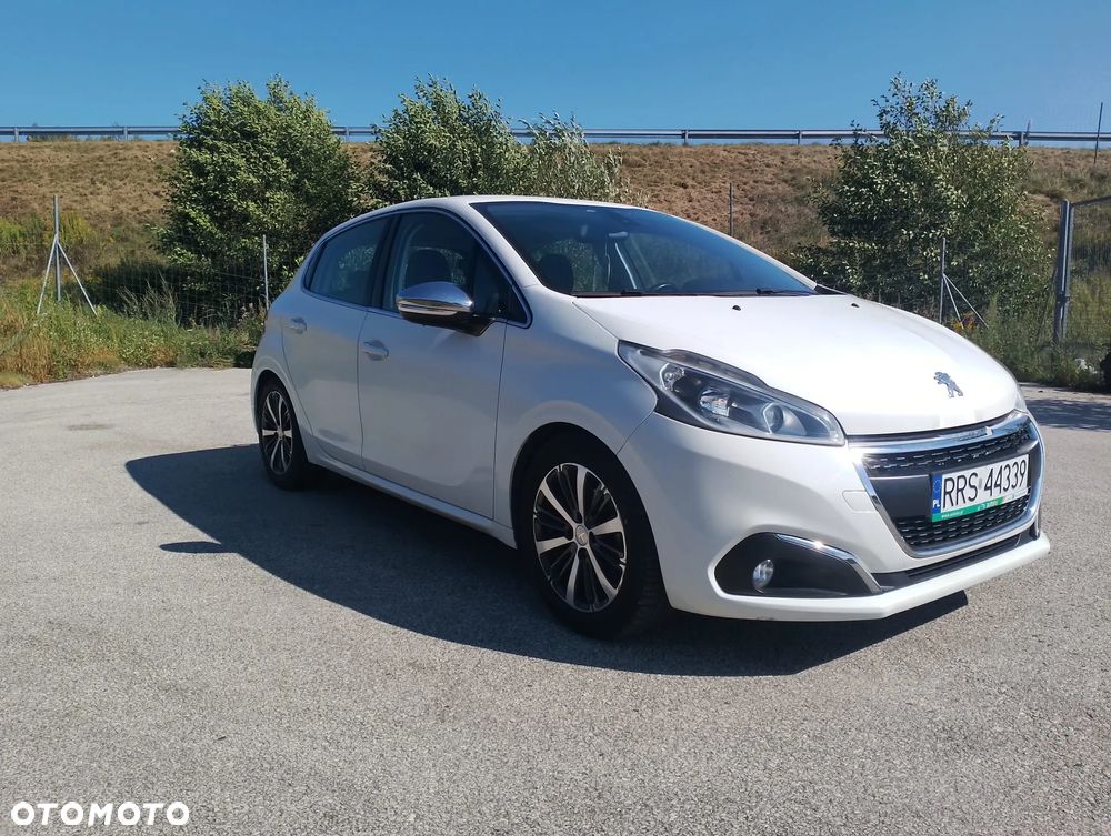Peugeot 208 2017 photo 3