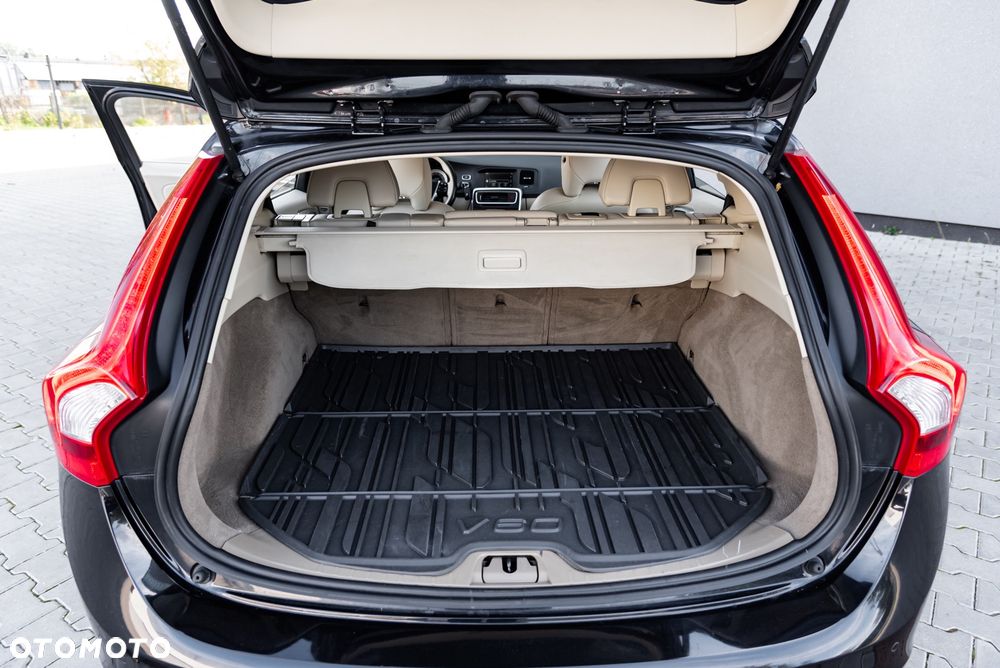 Volvo V60 T6 AWD Geartronic Summum - 16