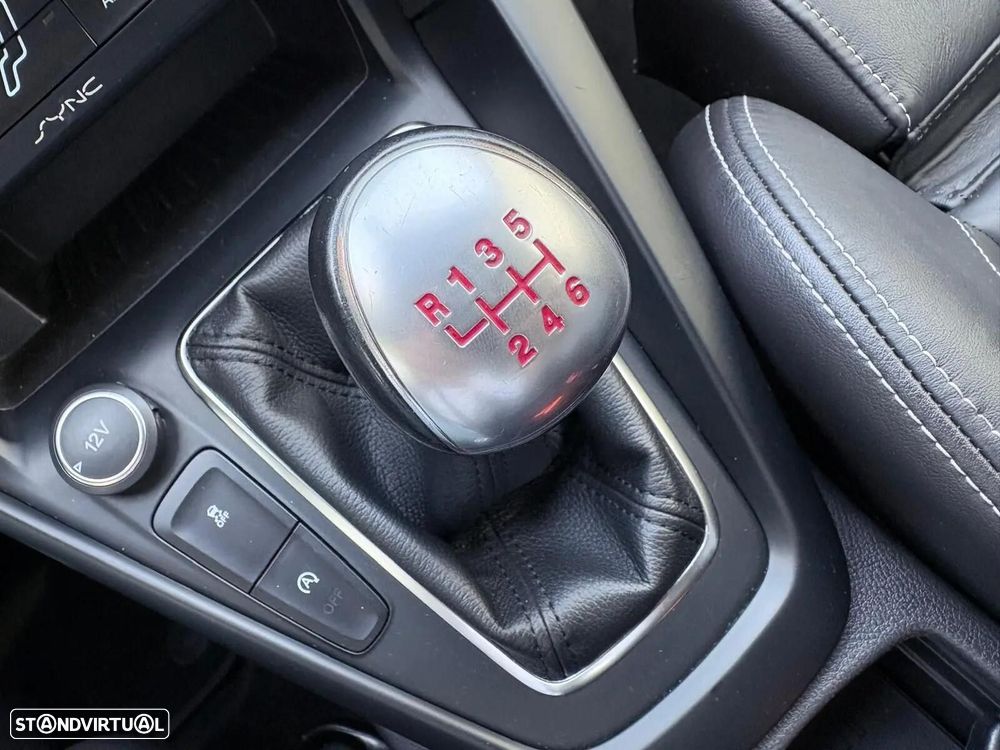 Ford Focus 2.0 EcoBoost ST c/ Pack Pele Desportiva - 55