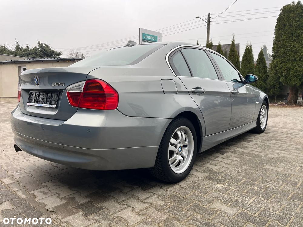BMW Seria 3 325i - 3