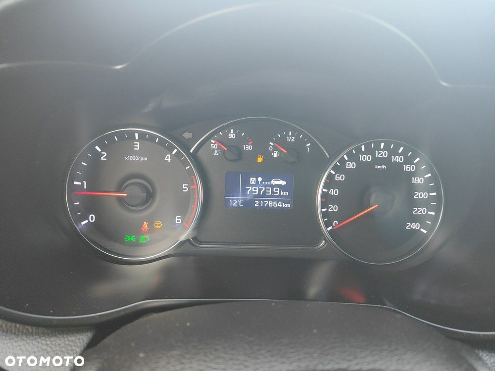 Kia Carens - 10
