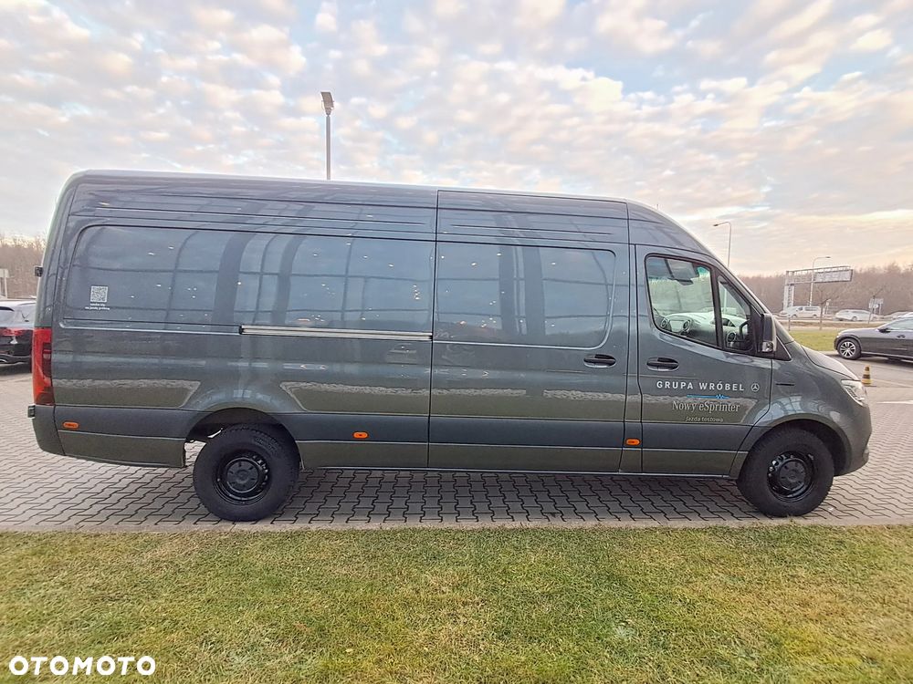 Mercedes-Benz E-SPRINTER - 12