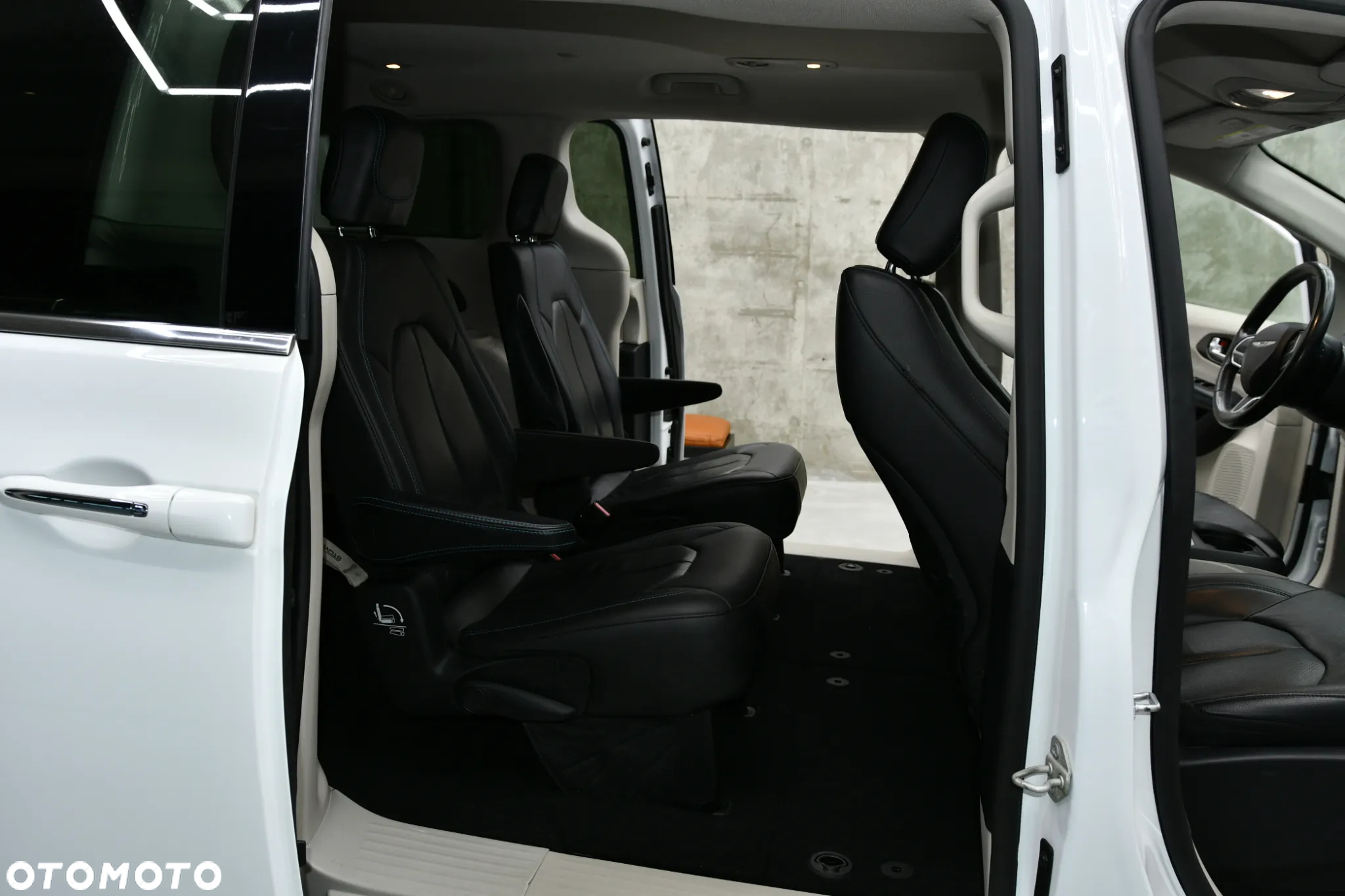Chrysler Pacifica - 18