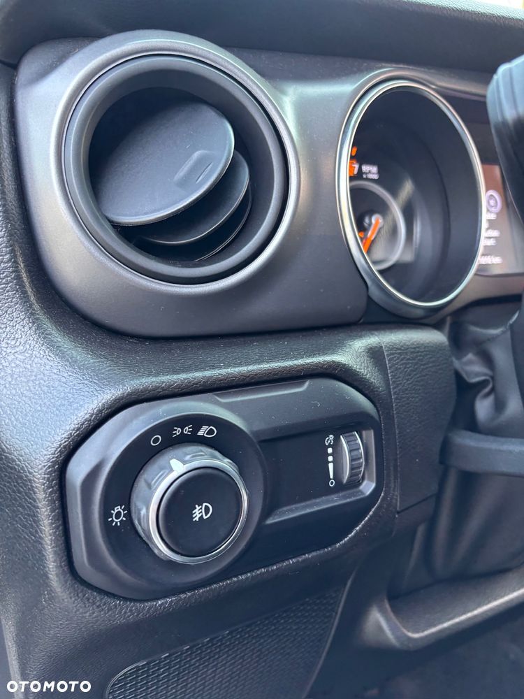 Jeep Wrangler Unlimited GME 2.0 Turbo Sahara - 15