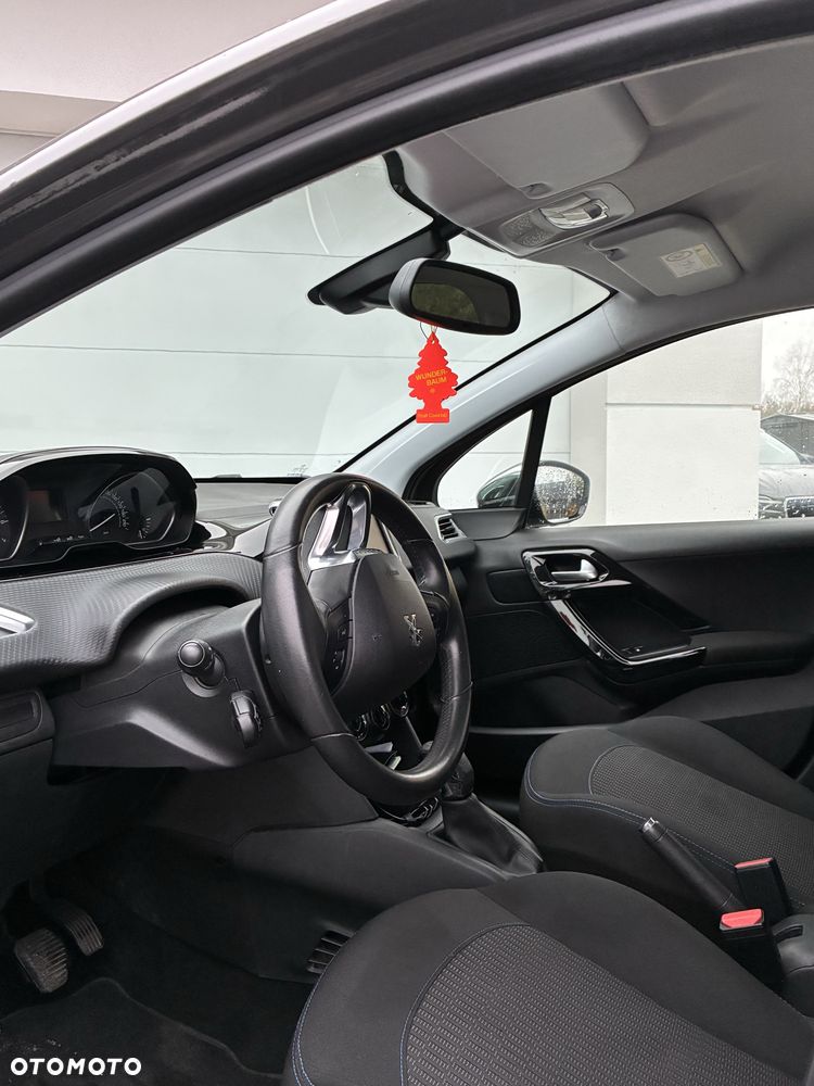 Peugeot 208 - 5