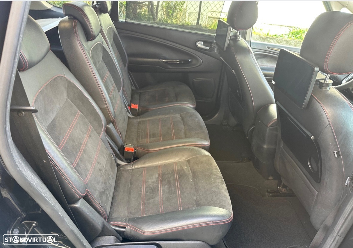 Ford S-Max 2.0 TDCi Titanium 7L - 34