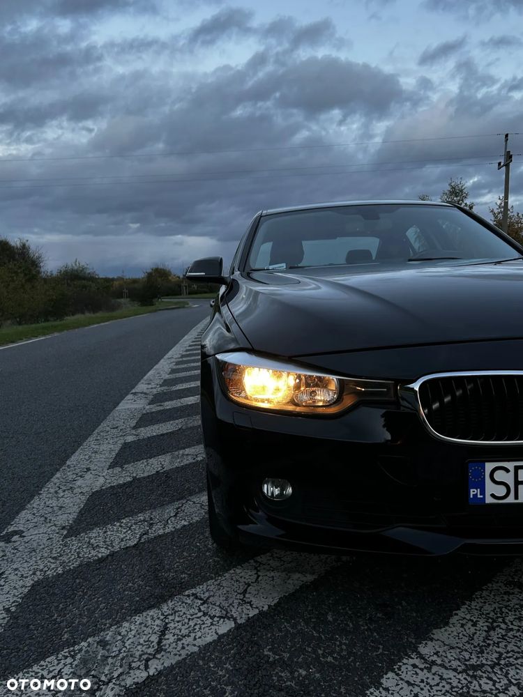 BMW Seria 3 328i xDrive Luxury Line - 29