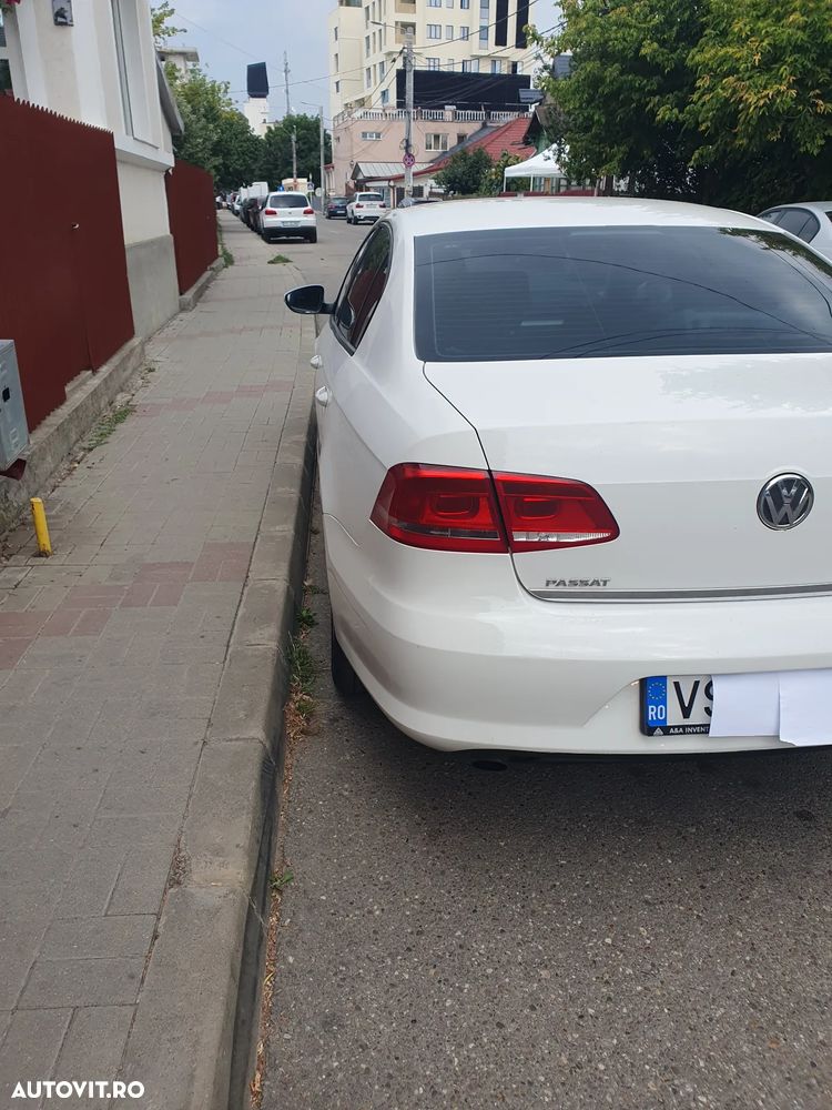 Volkswagen Passat - 4