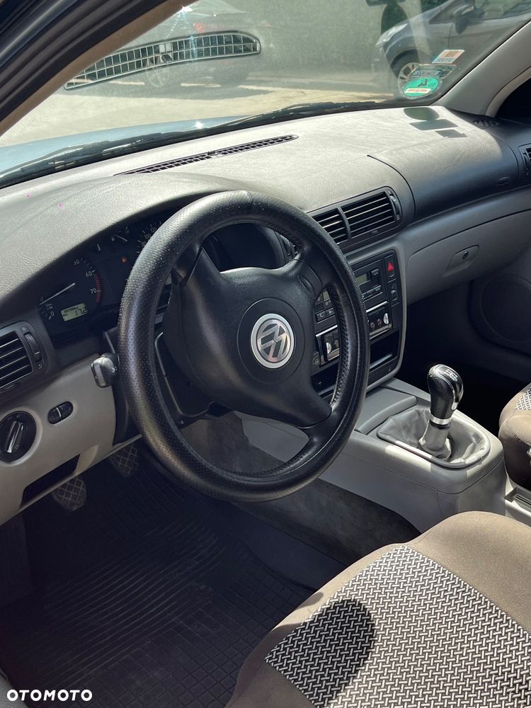 Volkswagen Passat 1.8 - 22