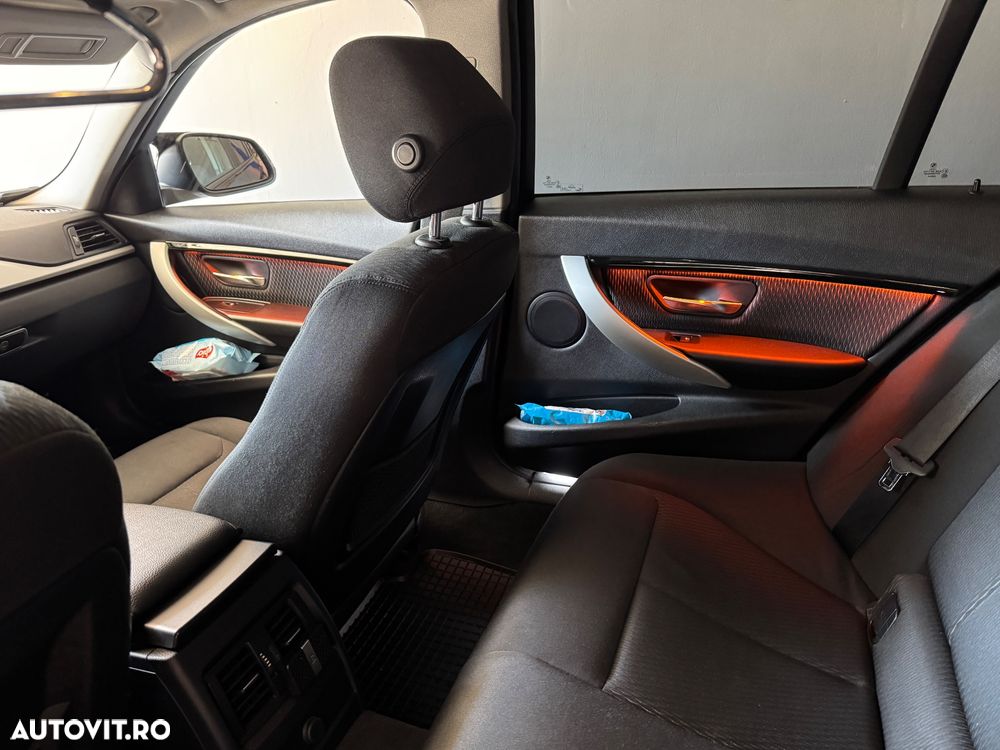 BMW Seria 3 318d Touring Aut. Blue Performance Sport Line - 18