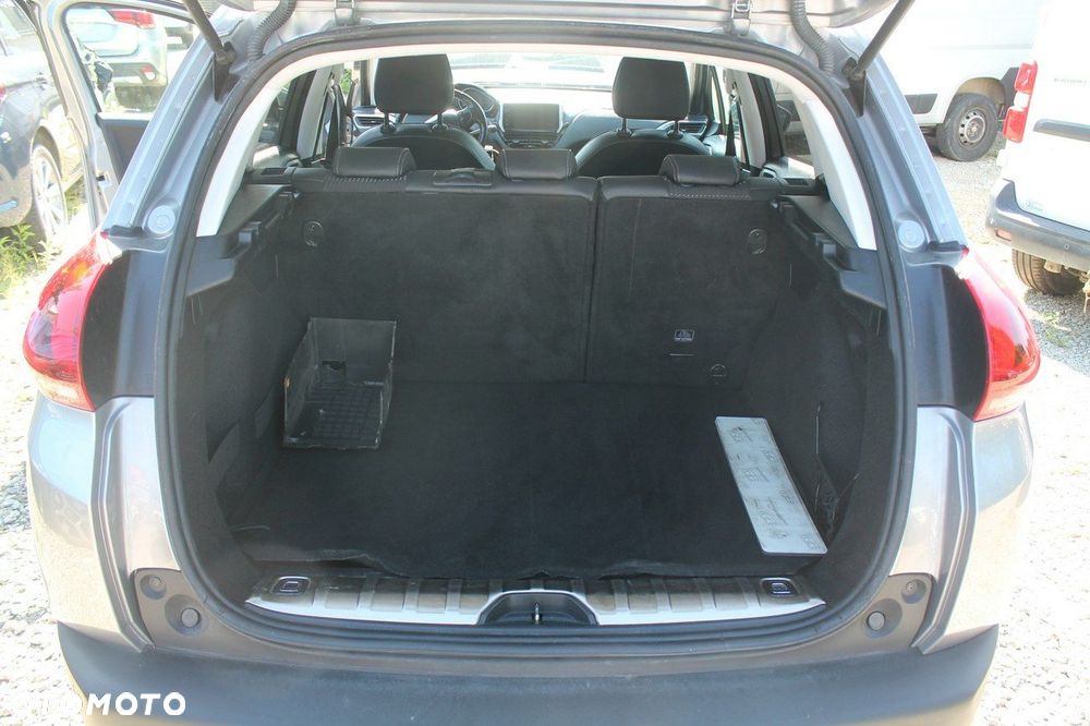 Peugeot 2008 - 12