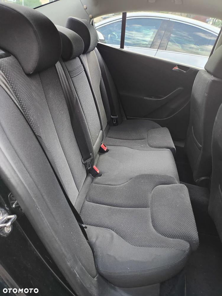 Volkswagen Passat 1.6 Comfortline - 10