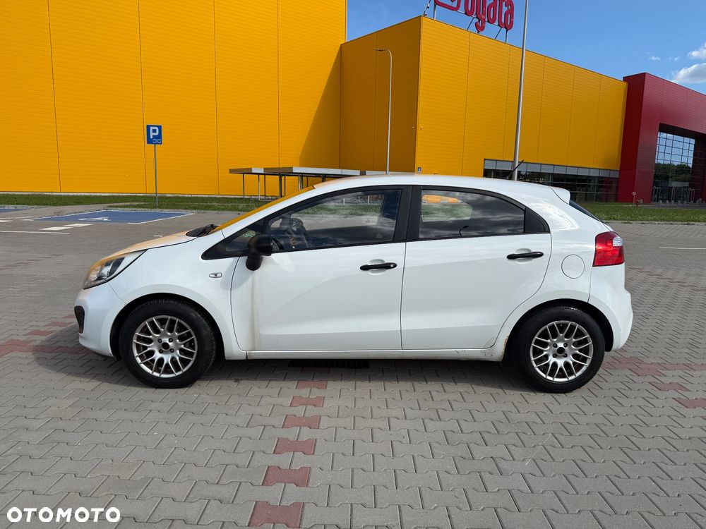 Kia Rio - 4