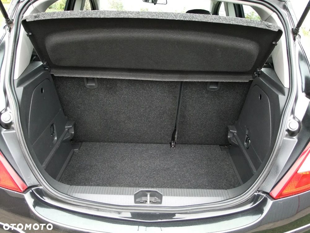 Opel Corsa 1.2 16V Cosmo - 9