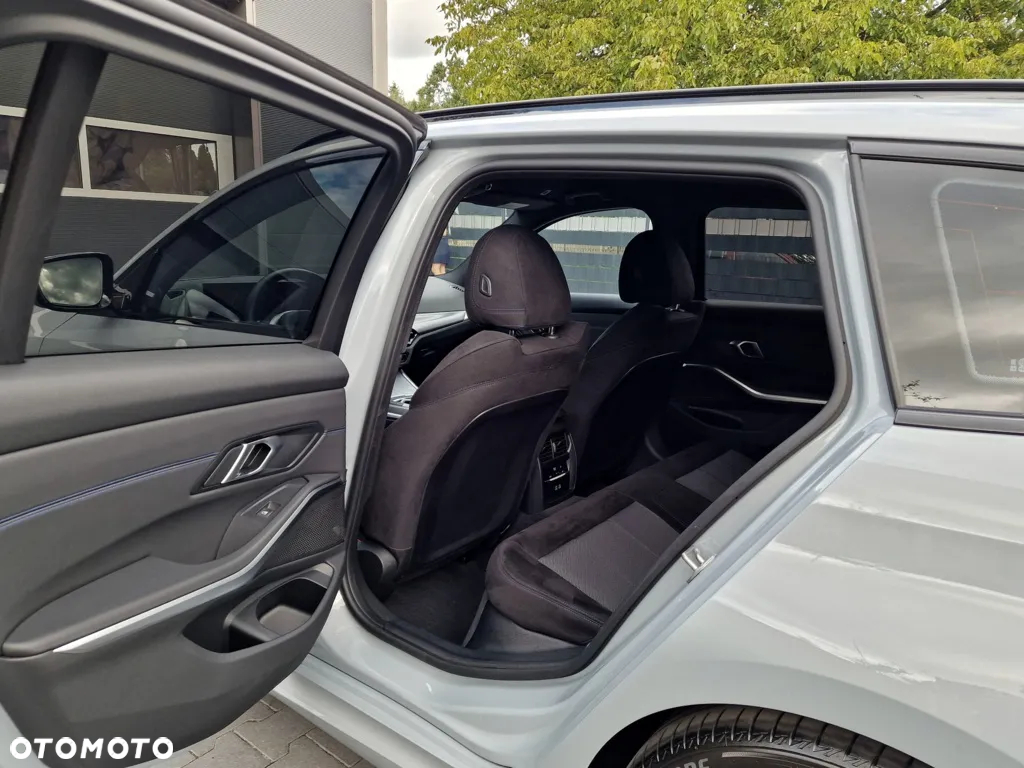 BMW Seria 3 330i xDrive M Sport - 25