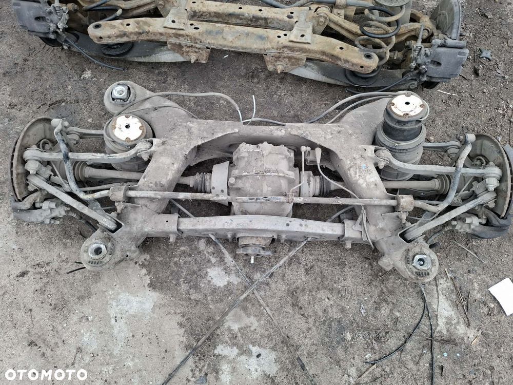 SANKI TRAWERS KOŁYSKA DYFER TYŁ TYLNY MERCEDES W211 KOMPLET KOMBI PODUSZKI