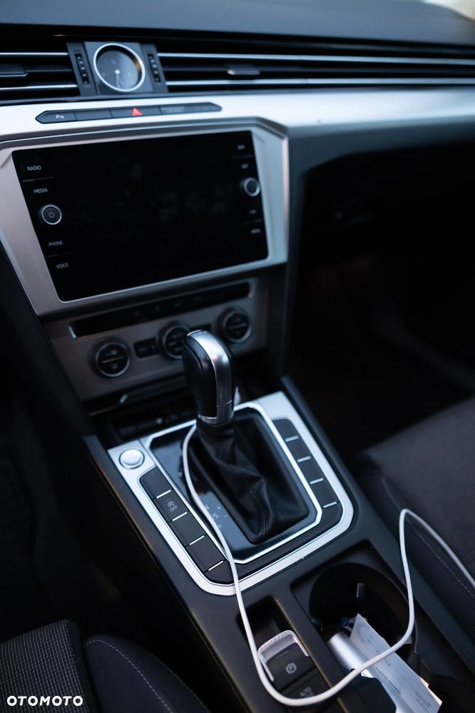 Volkswagen Passat - 19