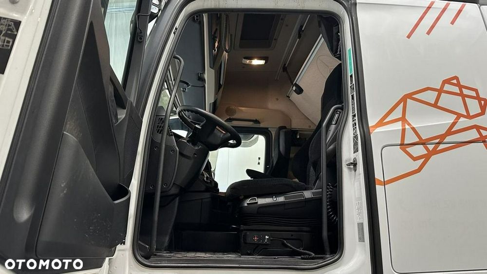 Mercedes-Benz Actros - 8