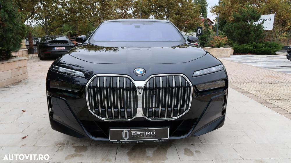 BMW Seria 7 740d xDrive MHEV - 39