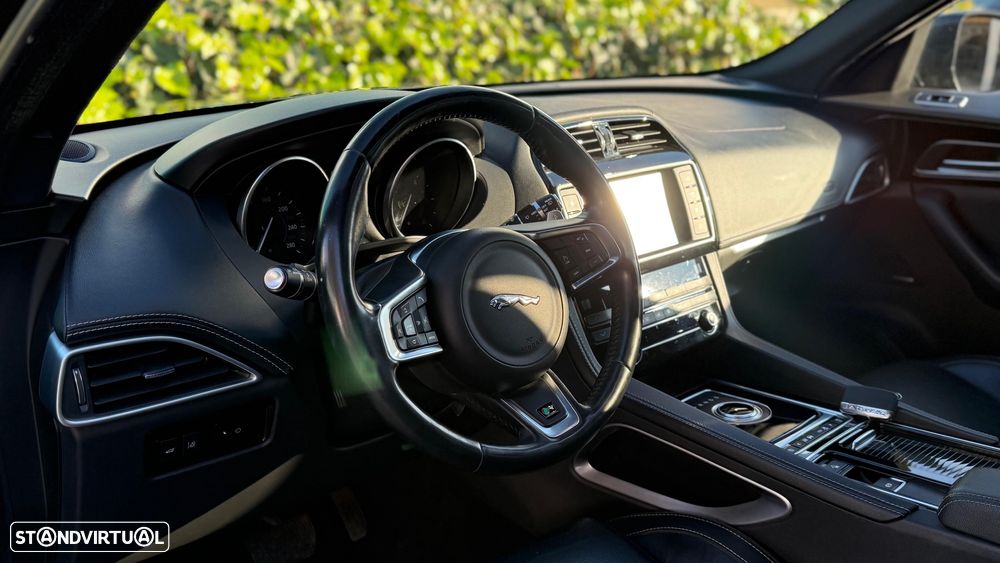 Jaguar F-Pace 2.0 i4D R-Sport Aut. - 18