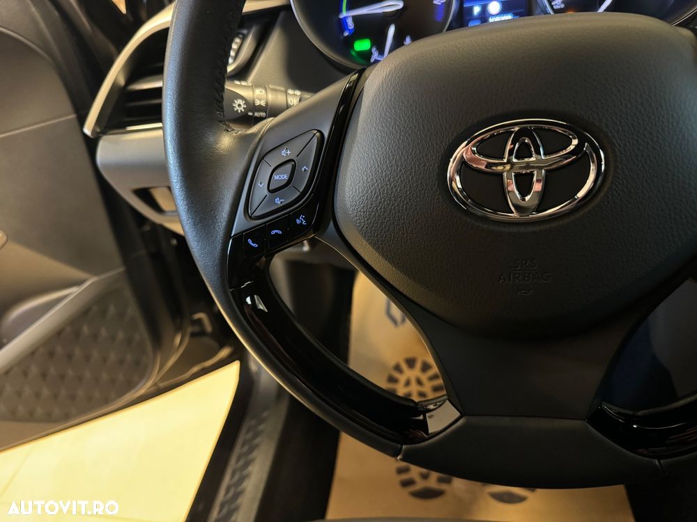Toyota C-HR Hybrid Style Selection - 9
