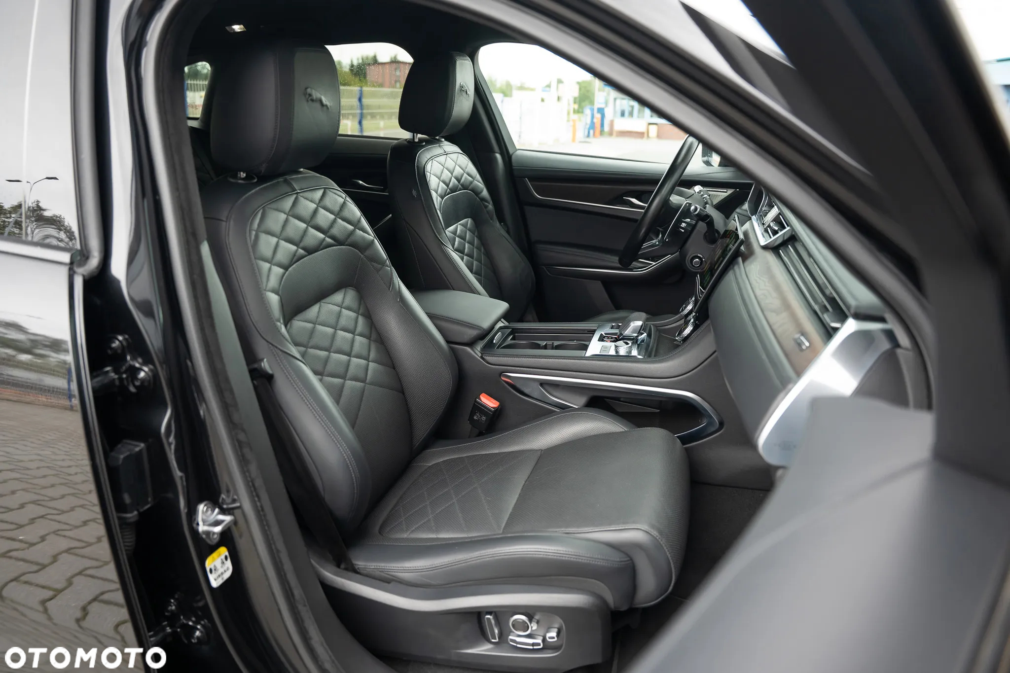 Jaguar F-Pace D200 AWD R-Dynamic HSE - 24