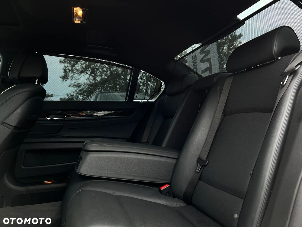 BMW Seria 7 - 31