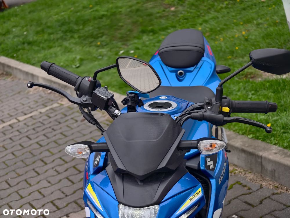 Suzuki GSX - 18