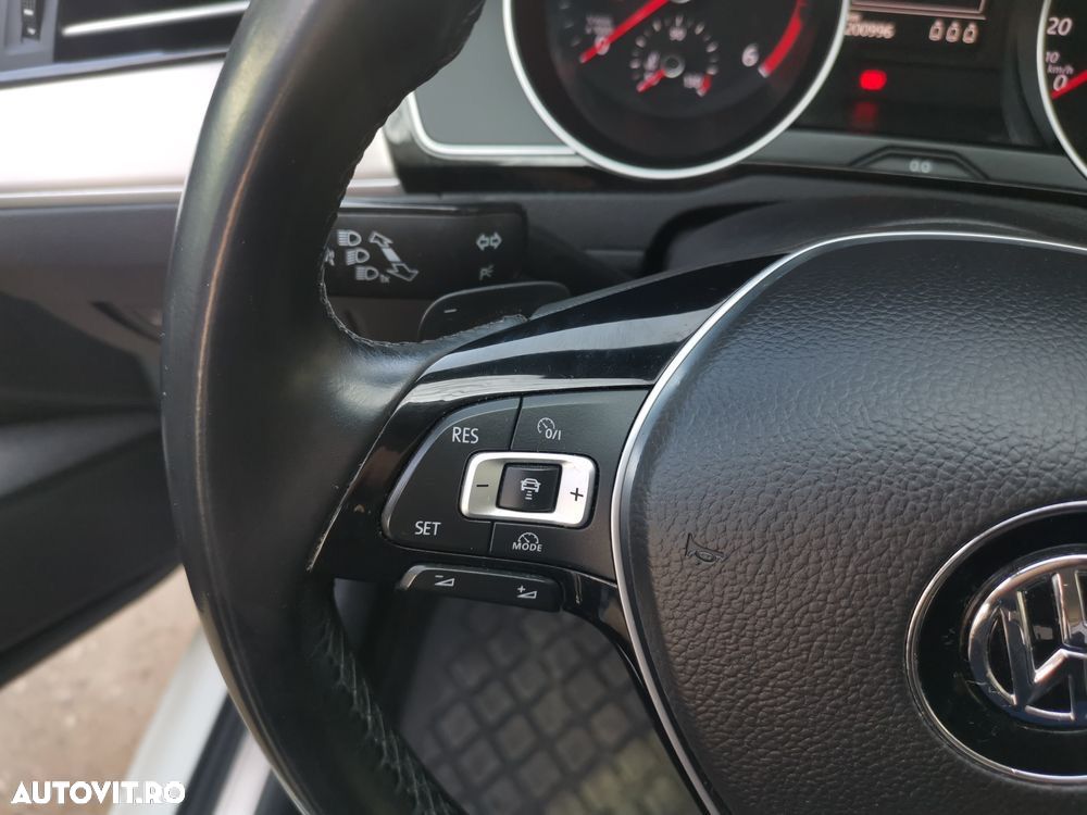 Volkswagen Passat Variant 2.0 TDI DSG 4Motion Highline - 15