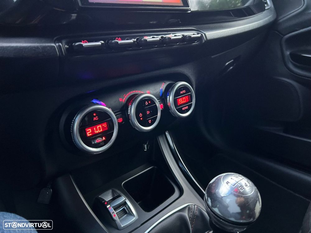 Alfa Romeo Giulietta 1.6 JTDM Distinctive - 17