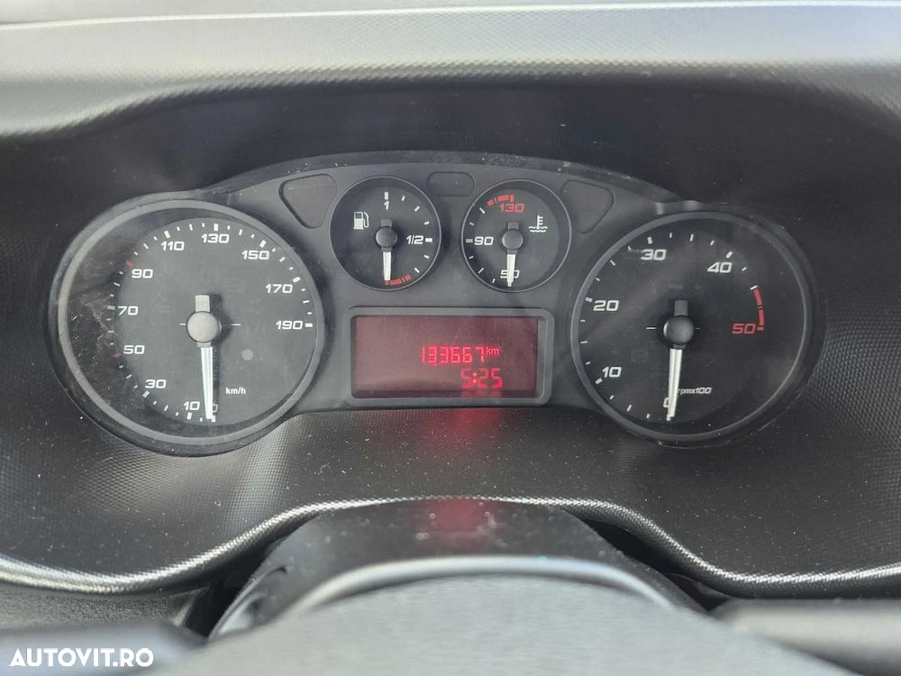 Iveco Daily 3000 cmc benaCantoni 3.2 m,basculabila 3 parti pe cutia viteze,diferential blocabil punte spate. 2018. - 18