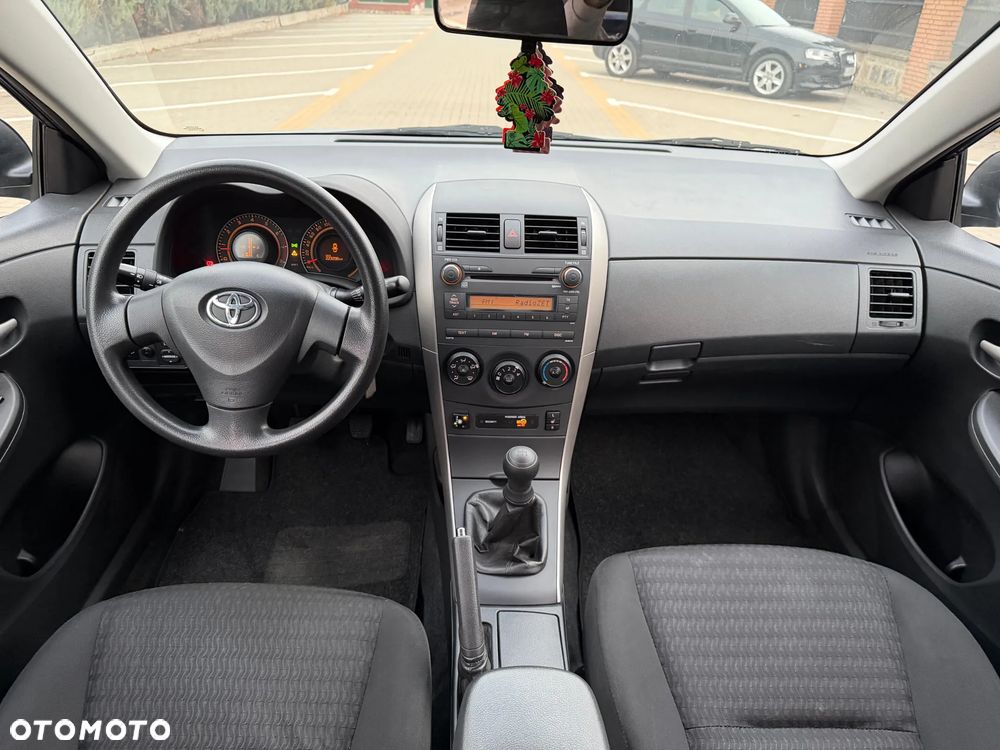 Toyota Corolla - 10